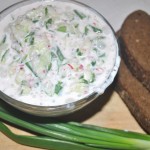 Соус-салат с огурцами и редисом